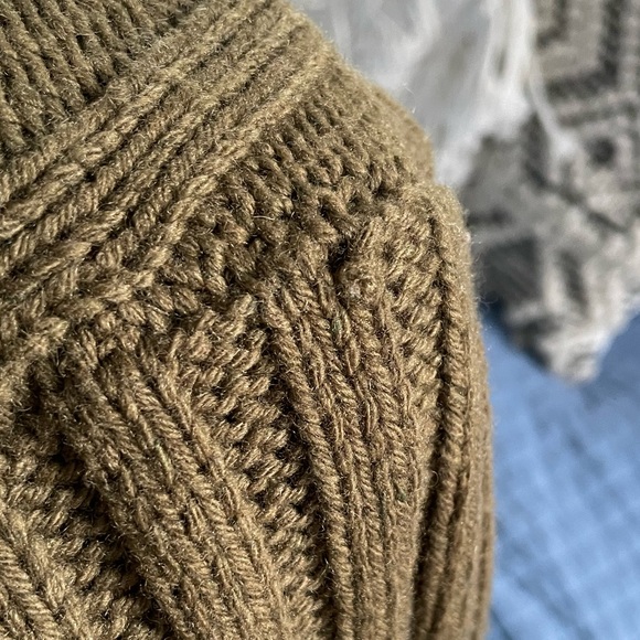 Everlane The Wool-Cashmere Ribbed V-Neck Cardigan - Picture 7 of 7